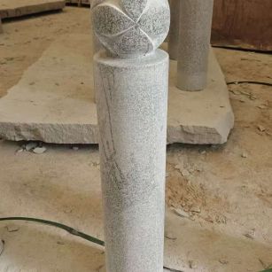 大同 芝麻白花岗岩石材挡车石柱、停车柱、圆柱挡车柱、方柱挡车柱等