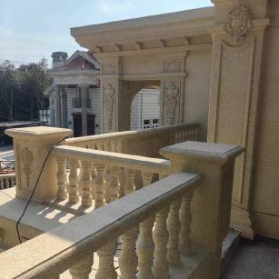 大同 黄金麻别墅外墙干挂雕花配合阳台栏杆花瓶柱