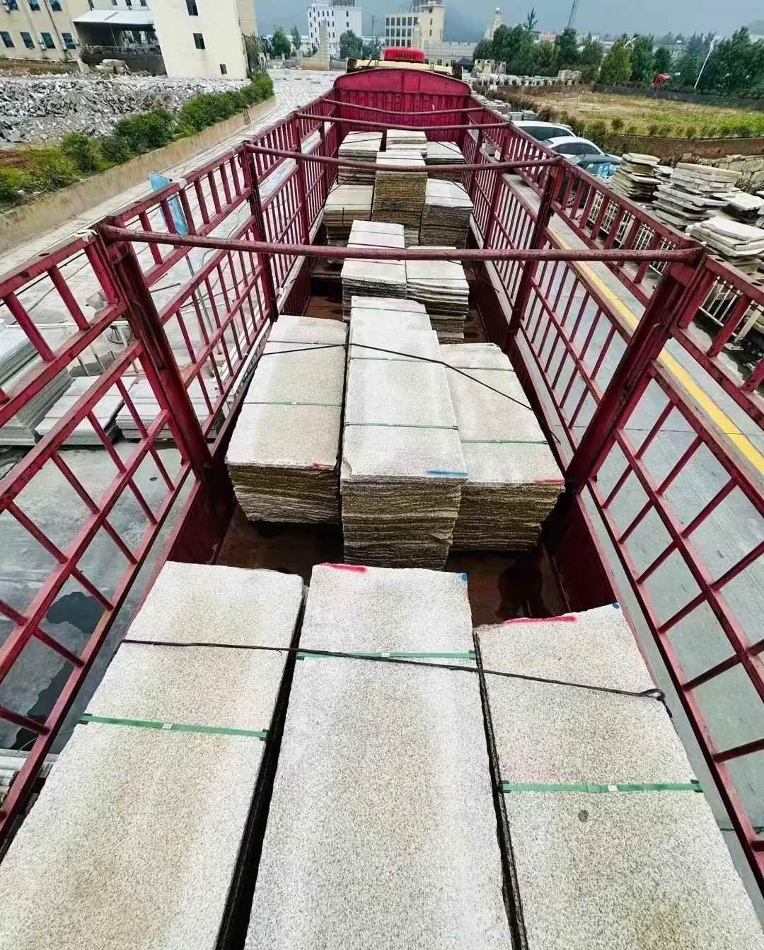 大同 黄金麻花岗岩荔枝面，光面毛板装车完成