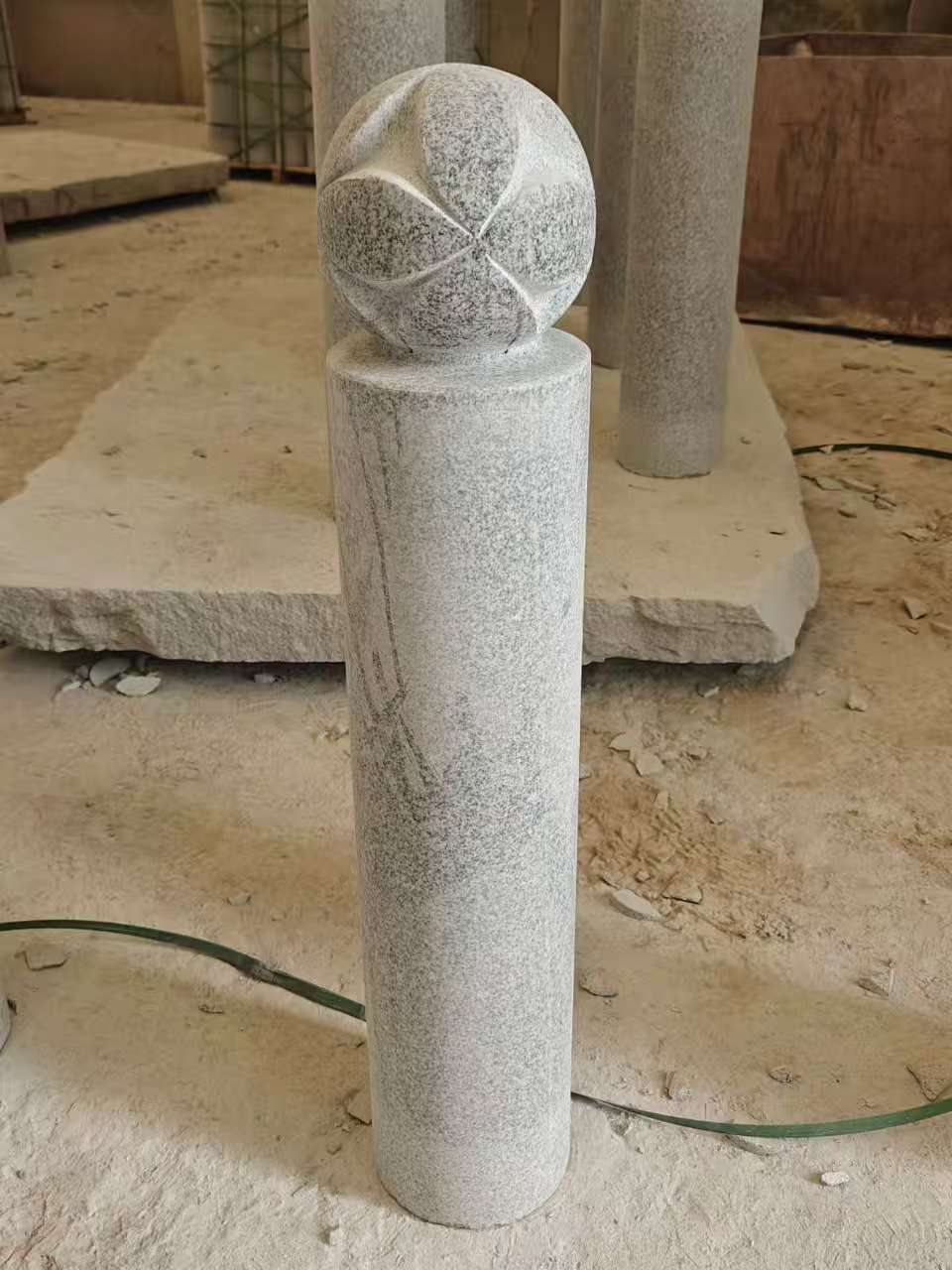 大同 芝麻白花岗岩石材挡车石柱、停车柱、圆柱挡车柱、方柱挡车柱等