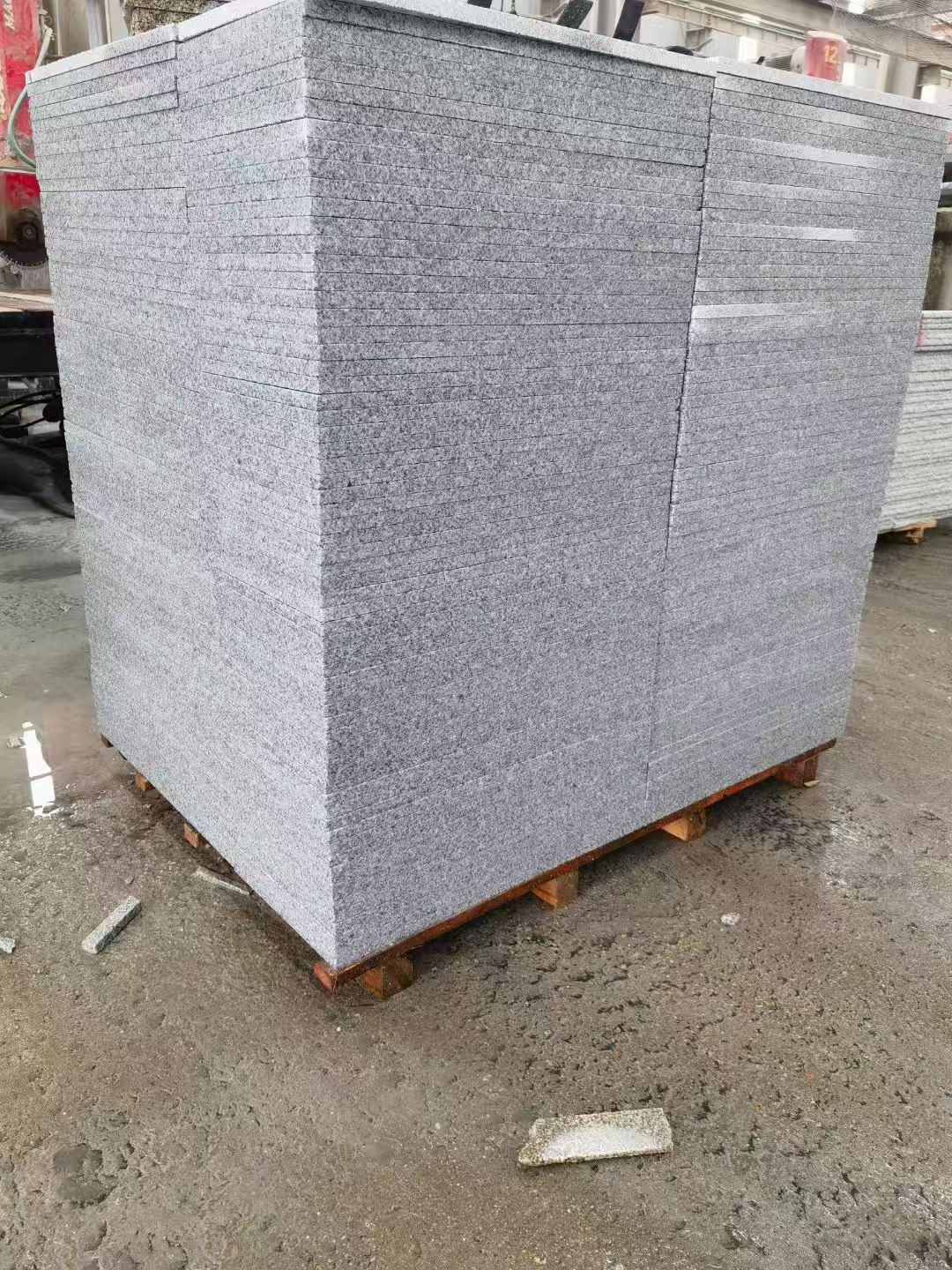 大同 芝麻白火烧面1.8厚300*600地铺石，尺寸标准，厚薄均匀