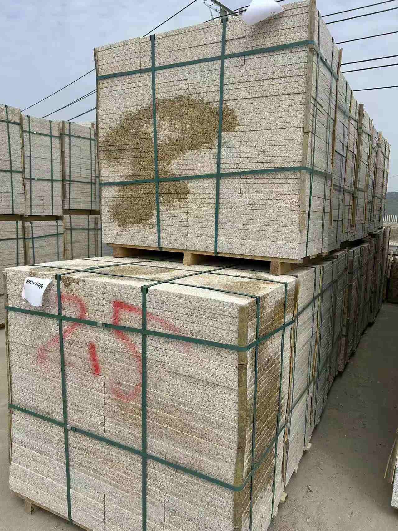 大同 黄金麻花岗岩石材荔枝面地铺石2.5*300*600