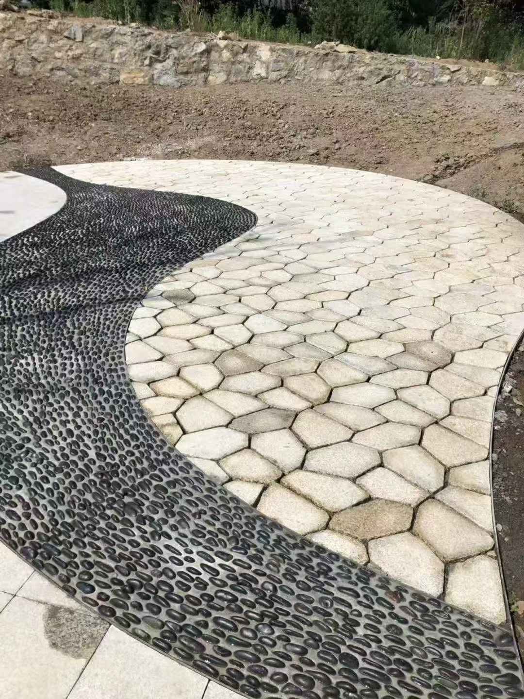 大同 黄金麻冰裂纹地铺石工地铺装案例