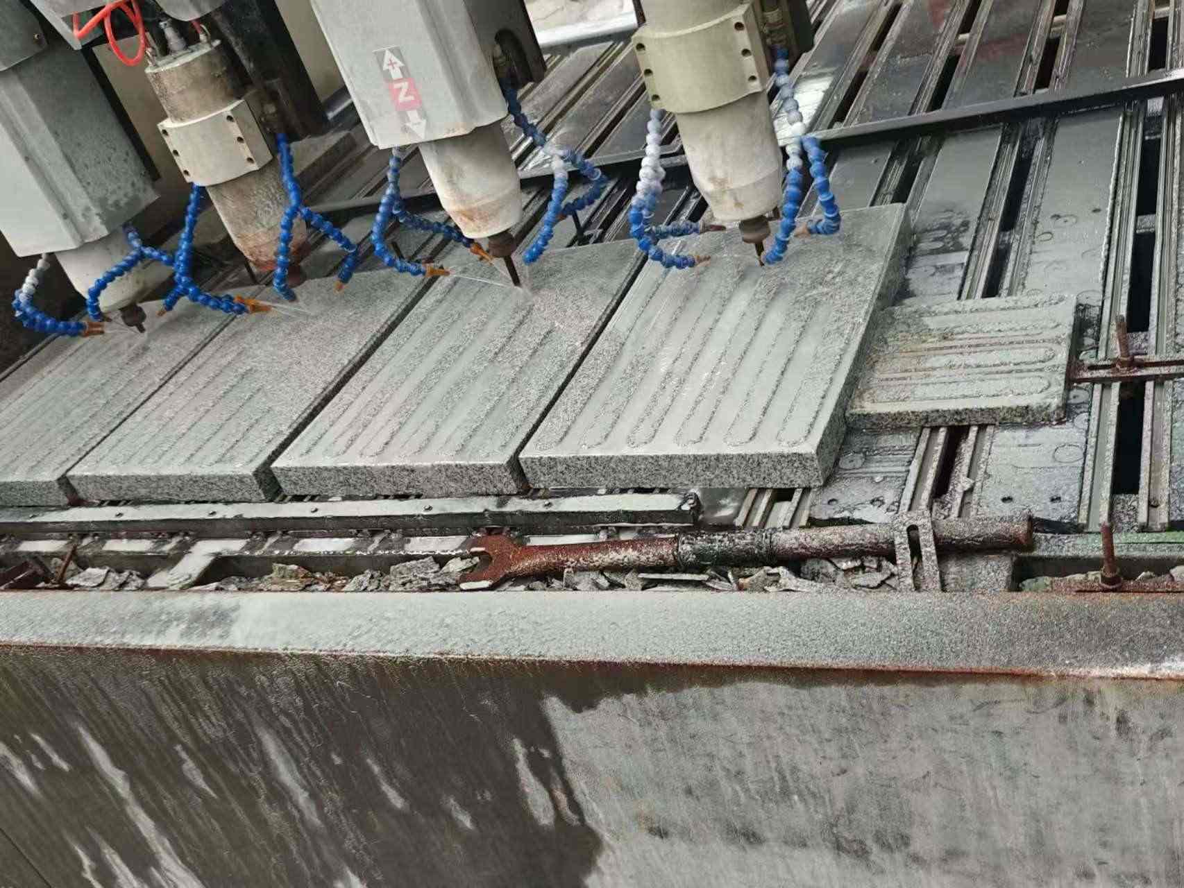 大同 芝麻白花岗岩荔枝面盲道雕刻