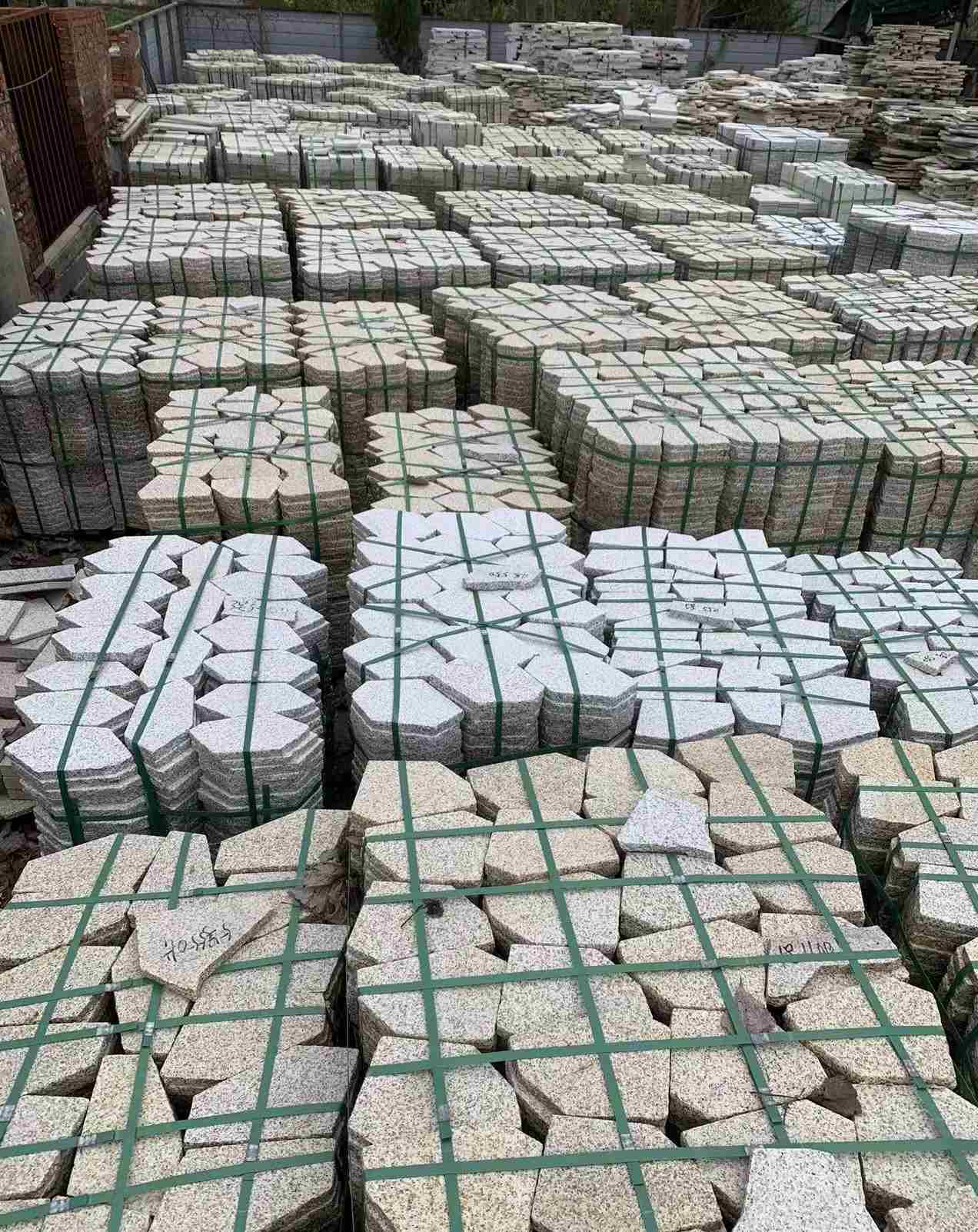 大同 黄金麻白麻花岗岩荔枝面地铺石(冰裂纹)