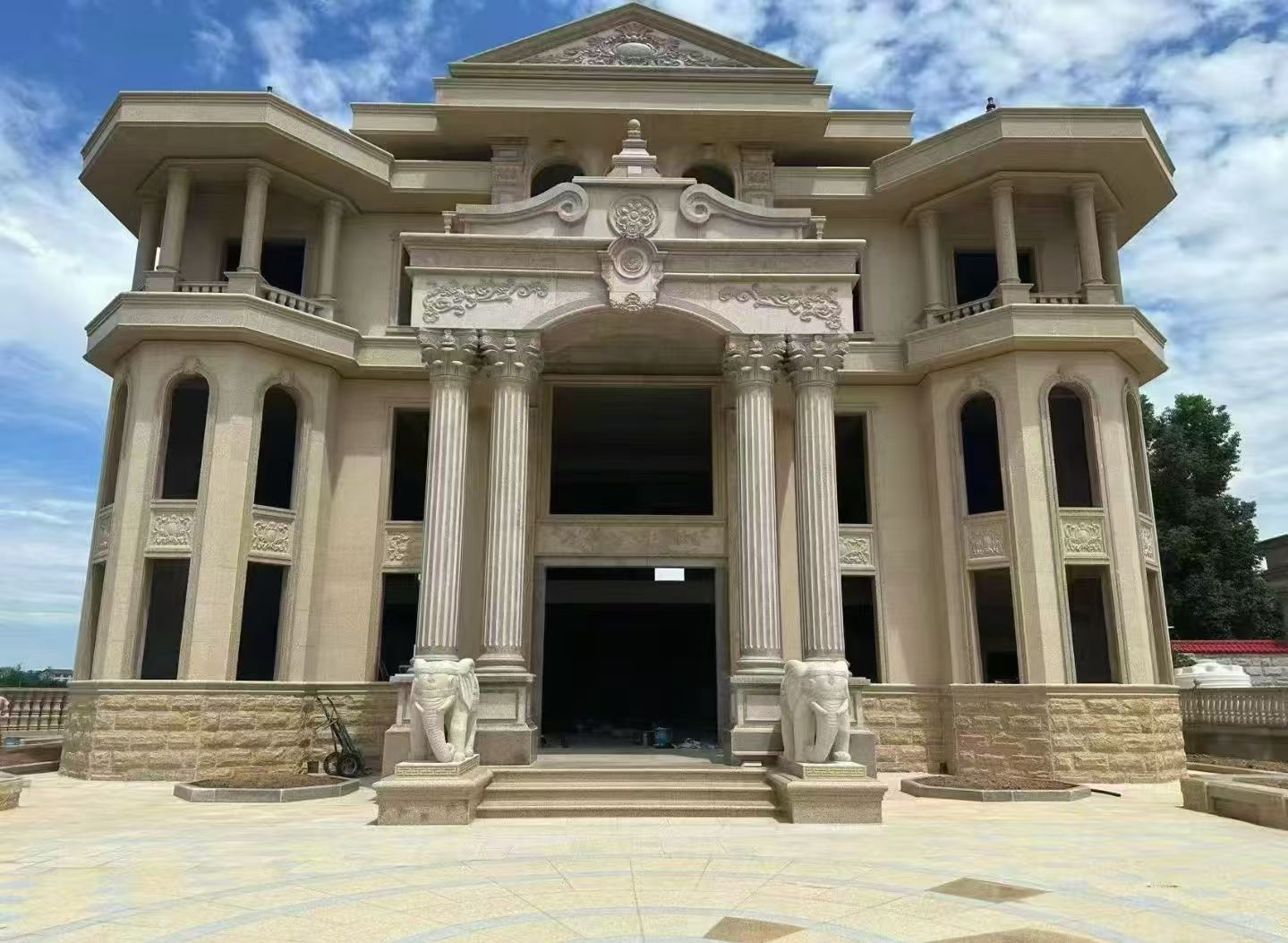 大同 黄金麻别墅外墙干挂，大柱，大象，蘑菇石，雕花板