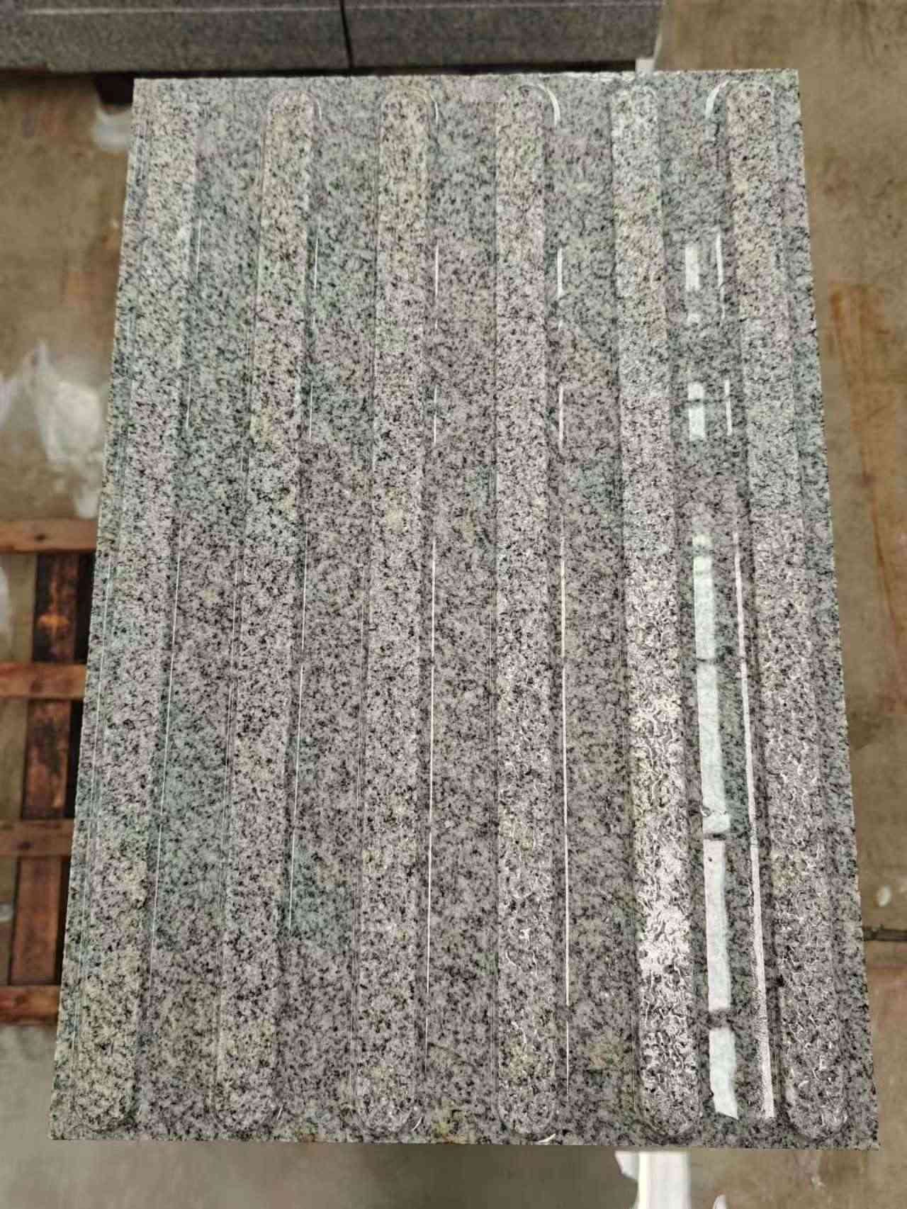 大同 芝麻白花岗岩荔枝面雕刻盲道，盲条