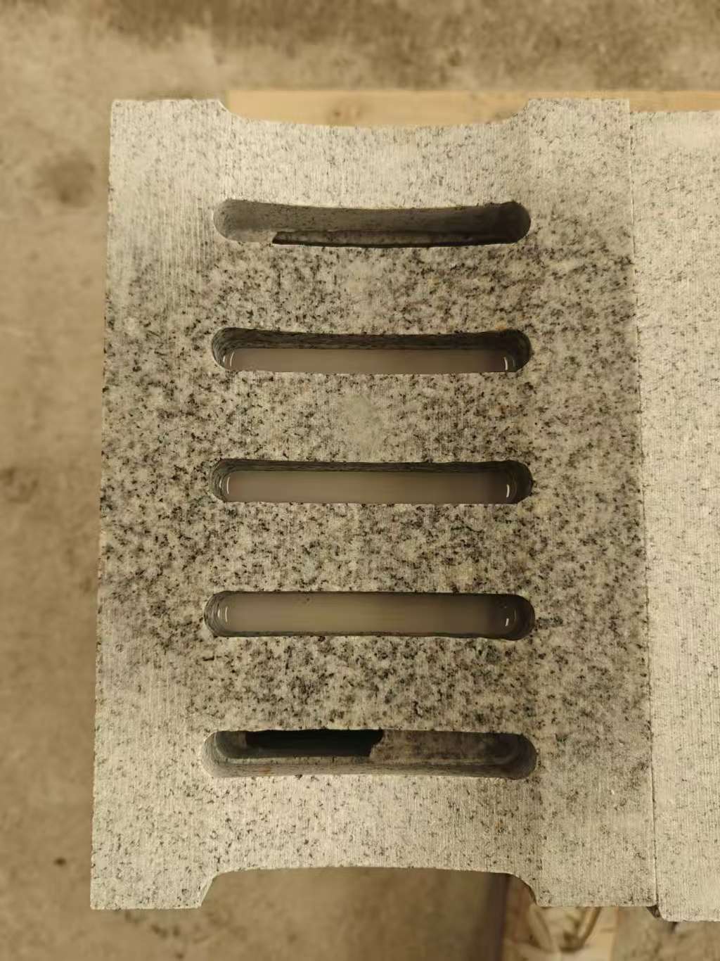 大同 芝麻白拉丝面花岗岩U型开槽排水槽